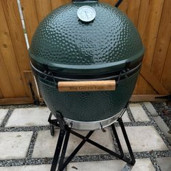Big Green Egg XL W/ Accessories 