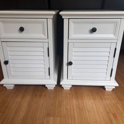 set of 2 Broyhill modern farmhouse soft white solid wood storage end table.