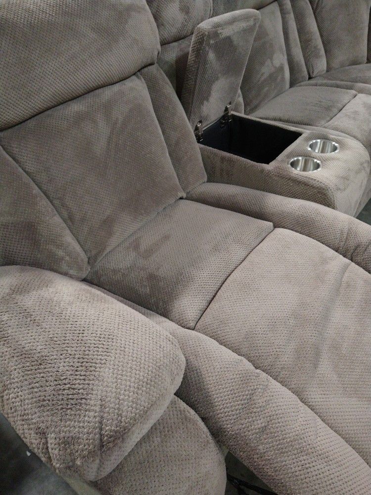NEW PLUSH Tan S3ctional.