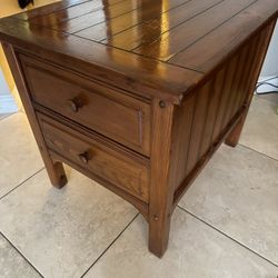Like New End Table / Night Stand 