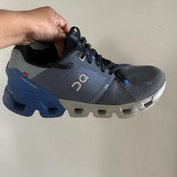 $80 Size 9.5 Men Oncloud Sneakers
