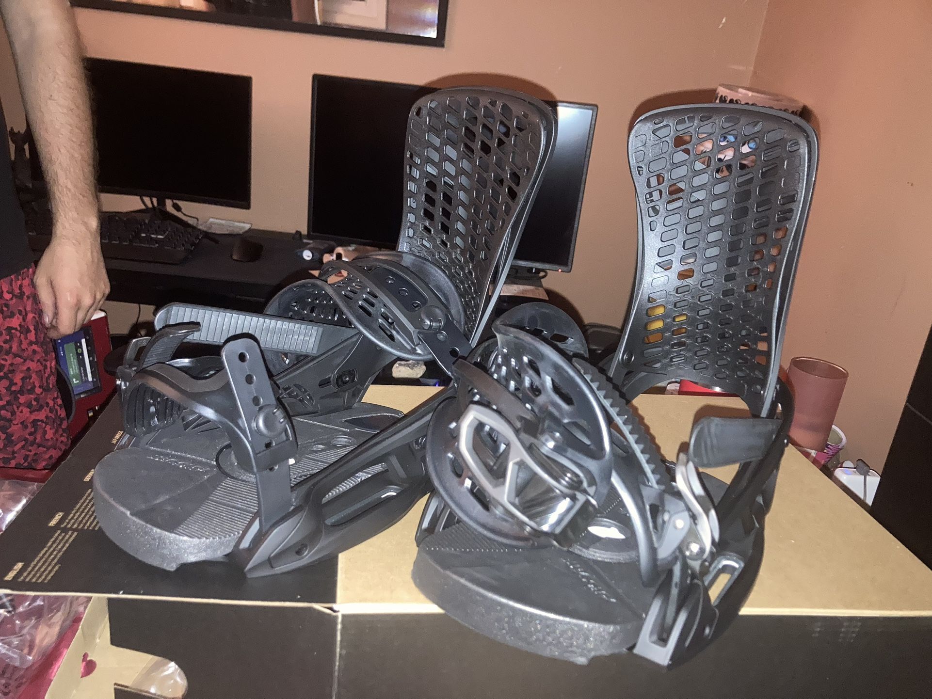 GENESIS EST BINDINGS SIZE: M
