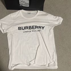 Burberry T-shirt Medium