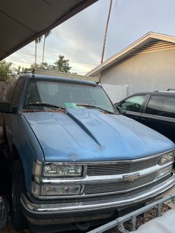 1998 chevy 2 door Tahoe
