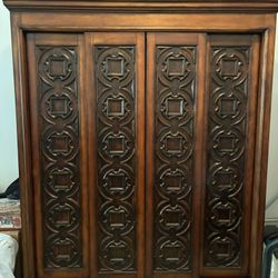 Armoire - $800