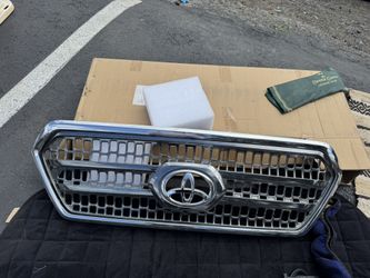 2017 Toyota Tacoma Grill