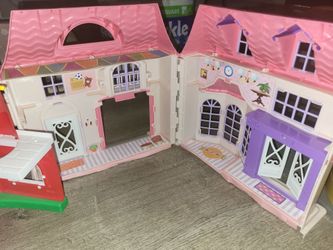 Fold-Out Plastic Dollhouse Playset and mini plastic locker