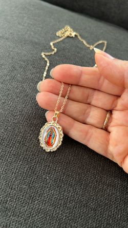 Beautiful Gold Chain, Guadalupe