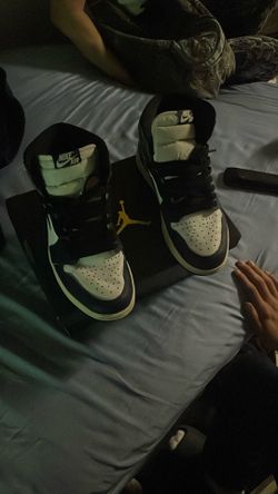 Barely user nike airs