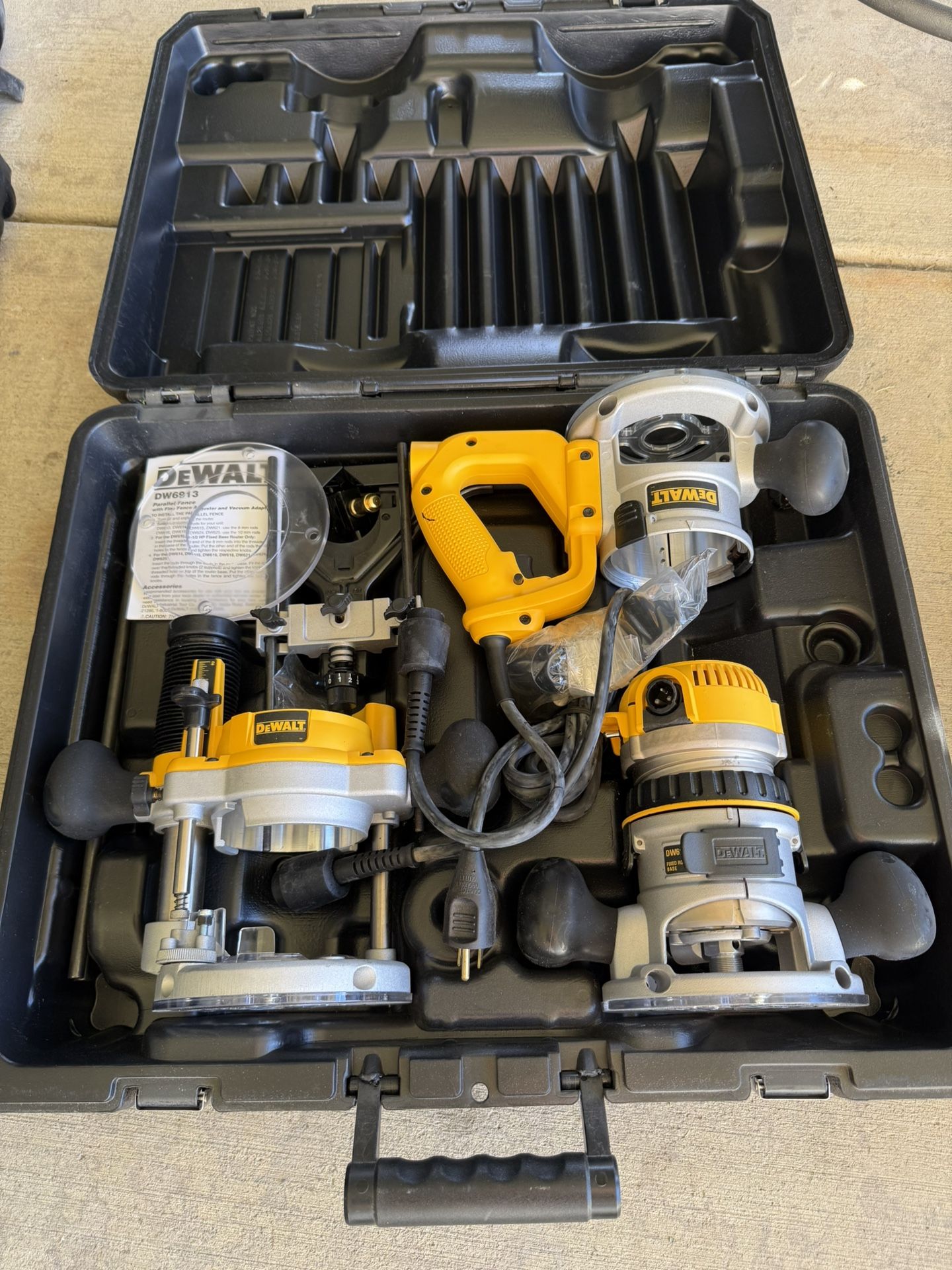 DEWALT DW618 Router Kit ...2 1/4 HP... 12 Amp Variable Speed ... Complete