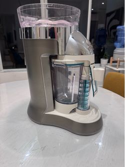 Margaritaville Bali Frozen Drink Machine with carrying case