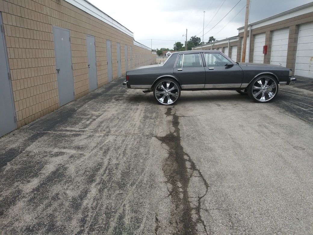 1989 box chevy caprice on 28s runs perfect and shifts perfect thru all gears just no reverse Will need transmission..2600 firm!!