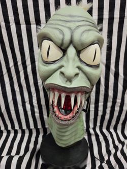 BEETLEJUICE SNAKE PUPPET vinyl Halloween Prop Trick or Treat Studios NEW 2026