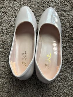 Woman dress shoes ivory