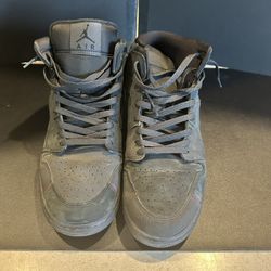 JORDAN ONE DARK SMOKE RED