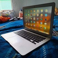 Excelente Laptop Apple Macbook Air De 13 Pulgadas Procesador Intel Core i5 Con Programas 
