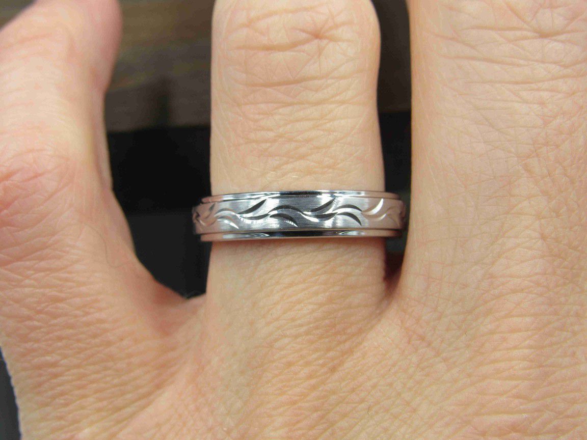 Size 7 Silver Tungsten Scrolled Flowing Pattern Heavy Band Ring
