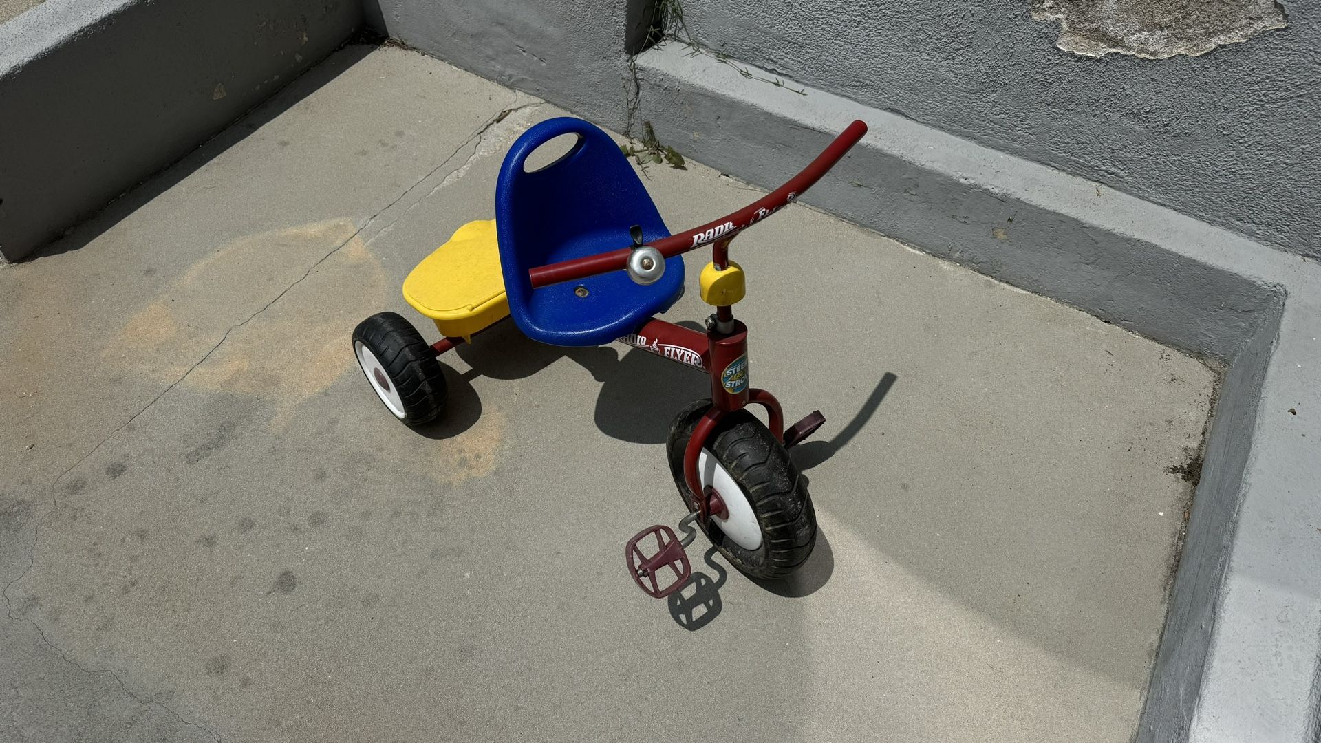 Blue radio flyer tricycle hotsell