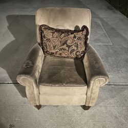 Cloth Chair With Pillow
