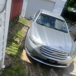 2014 Ford Taurus