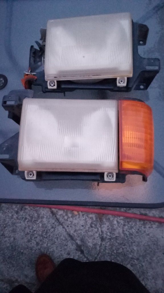 91 F-150 Headlight Assembly
