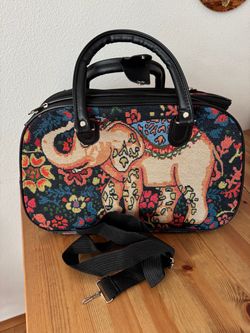 Tapestry Elephant Duffle Bag)