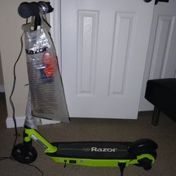 E90 Black Label Razor Electric Scooter 