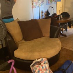  In Great Condition Comfy couch