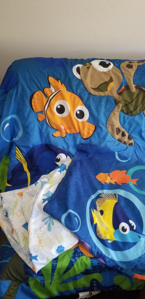 Finding Nemo Crib/Toddler 2 pce set