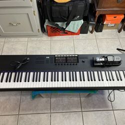 Native Instruments Komplete Kontrol S88 MK2 Keyboard.