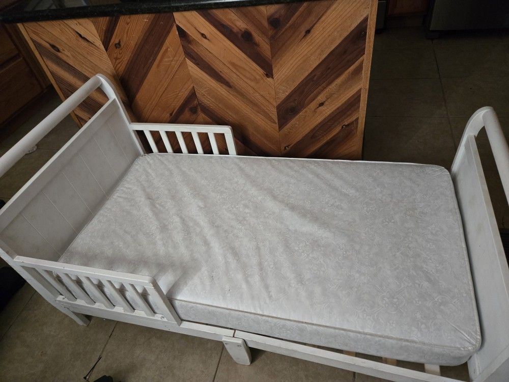 Toddler Bed And Waterproof Mattress