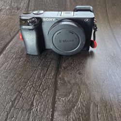 Sony A6400 Camera Kit - Excellent Condition