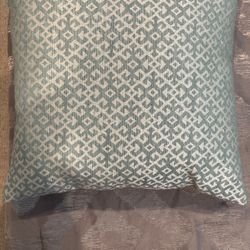 1 Decorative Throw Pillow