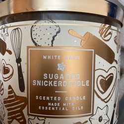 CANDLE Bath And Body Works Worth 26$