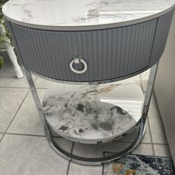 End Table Excellent Condition(Like New) Granite Top