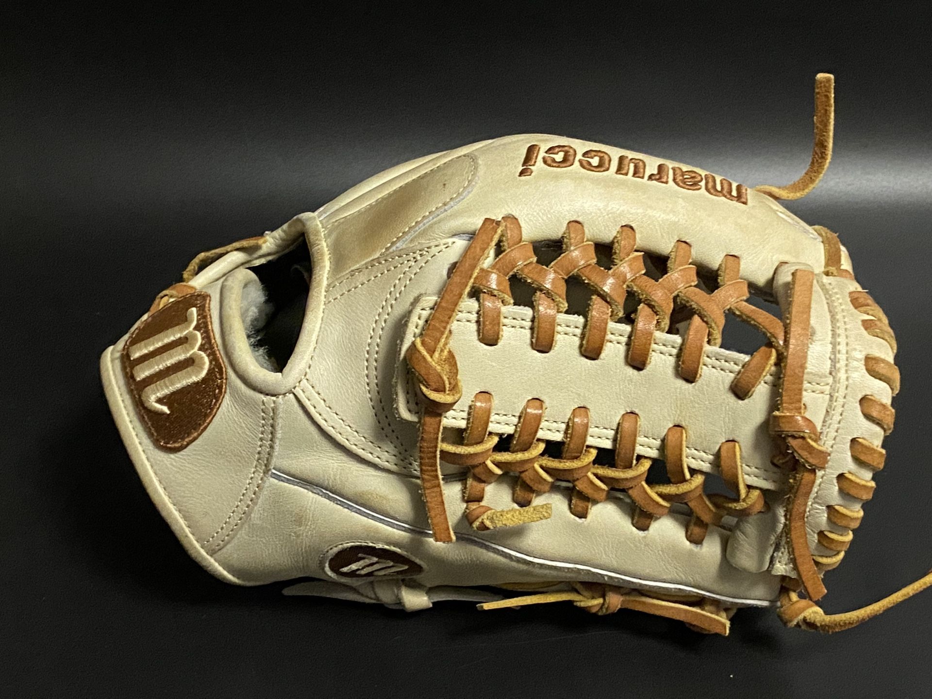 Marucci HTG 11.50 baseball glove.