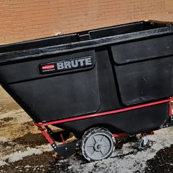 Rubbermaid Brute Garbage Tilt Bin 202gal 