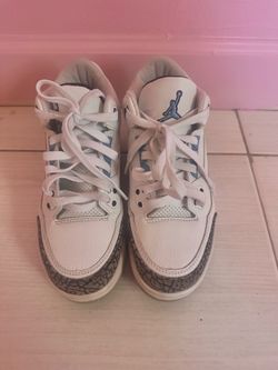 UNC Jordan 3s size 6.5 in men 7-7.5 in women