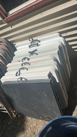 Folding tables