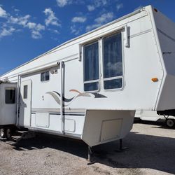 RV IN GREAT CONDITION 2 BED ROOM $8500 OBO FREE DELIVERY