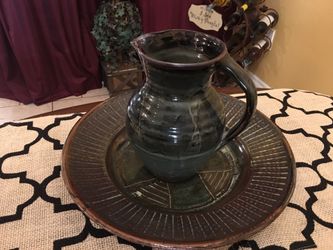 Gorgeous Pitcher & Bowl Pottery Set In Pristine Condition! Rich Dark Green Color!