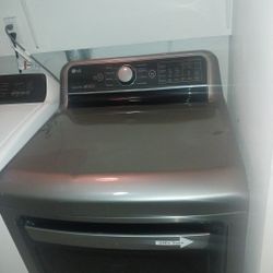 Lg Dryer In Good Condition 