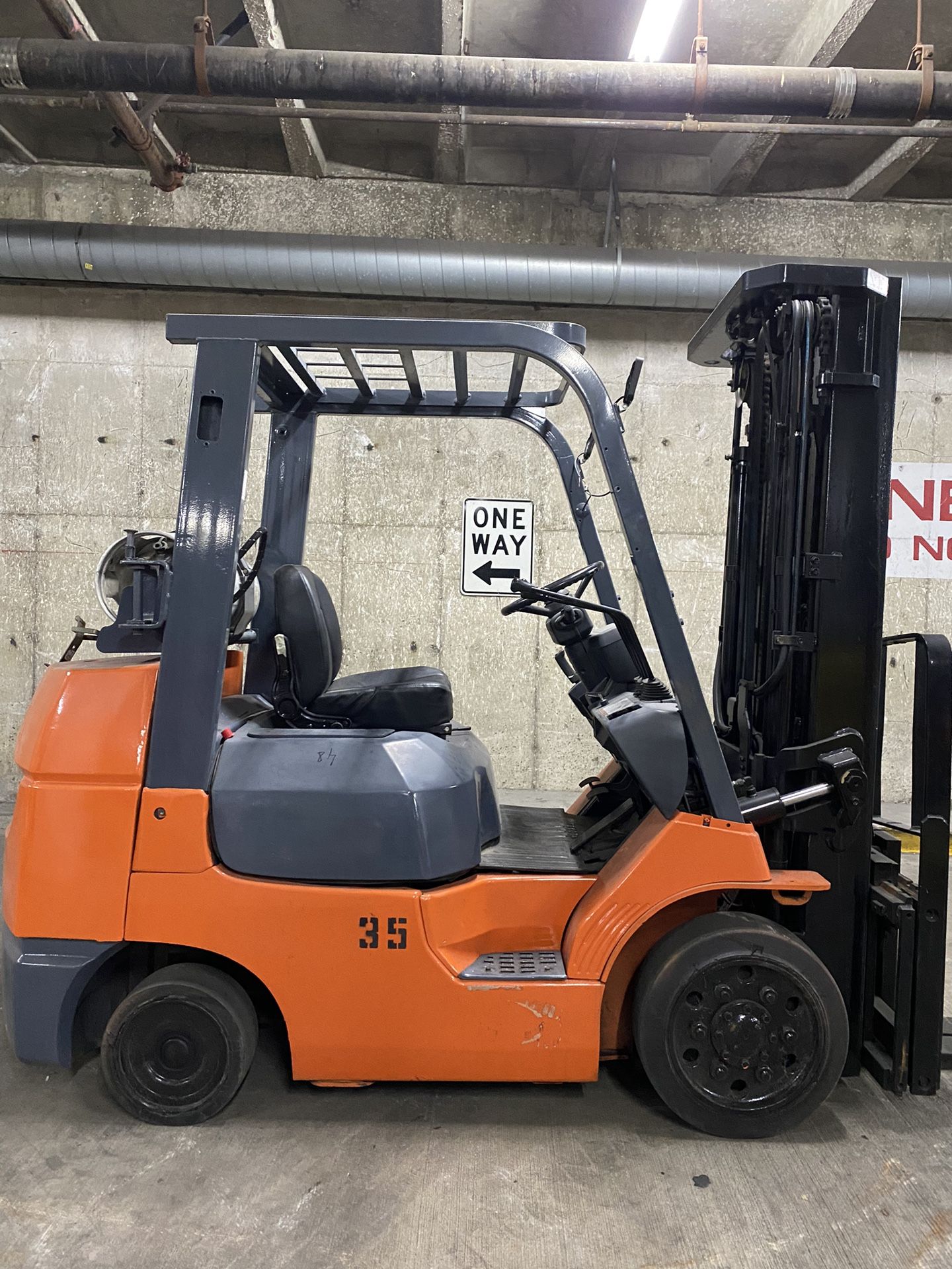 EXCELLENT 7000 lb TOYOTA forklift for sale
