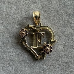 Dije letra E , 14K