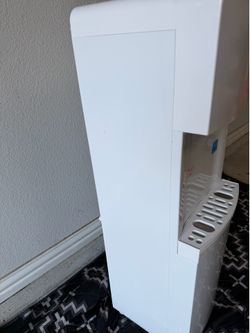 Frigidaire Hot & Cold Water Dispenser  Dispensador de agua fría y caliente Frigidaire