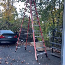 12’ Werner fiberglass ladder