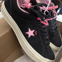 Hello Kitty  Converse One Star Low Top ..W/9.5 M/7.5