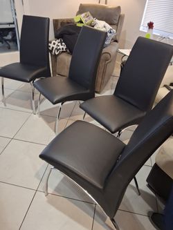 4 Dining room table chairs