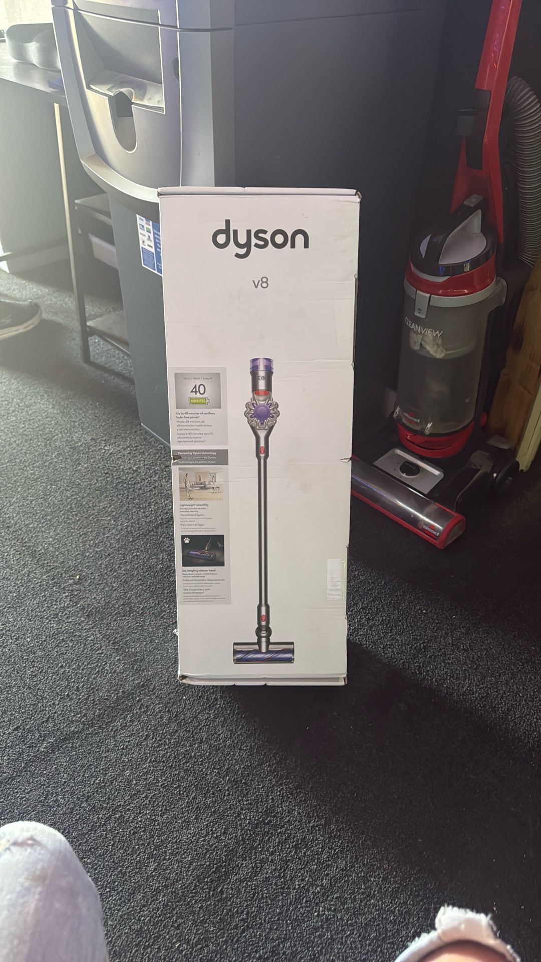 Dyson V8