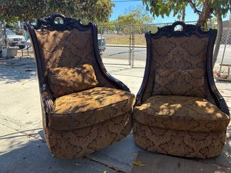 2 BEAUTIFUL CHAIRS $25 EACH COMFORTABLE CHAIRS